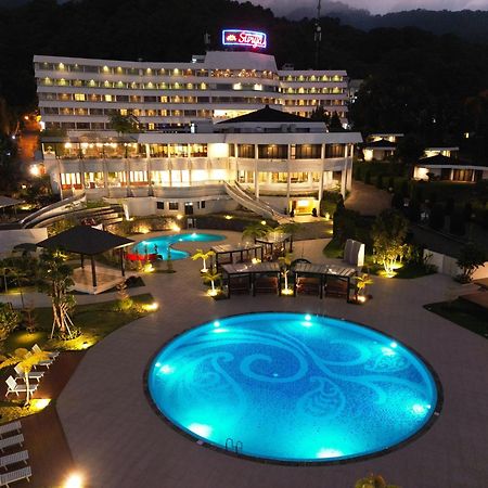Surya Hotel & Cottages Prigen מראה חיצוני תמונה
