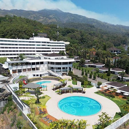 Surya Hotel & Cottages Prigen מראה חיצוני תמונה