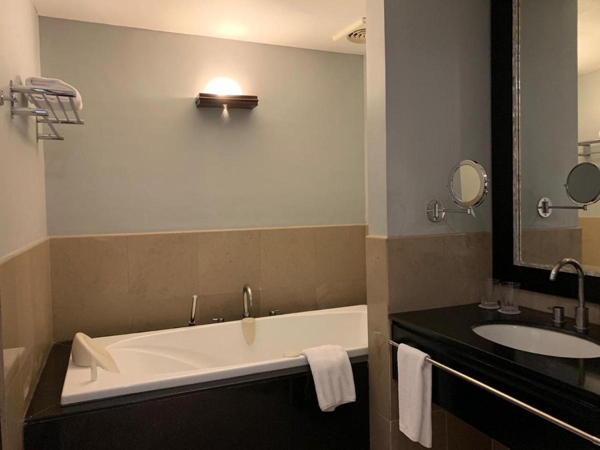 Surya Hotel & Cottages Prigen מראה חיצוני תמונה