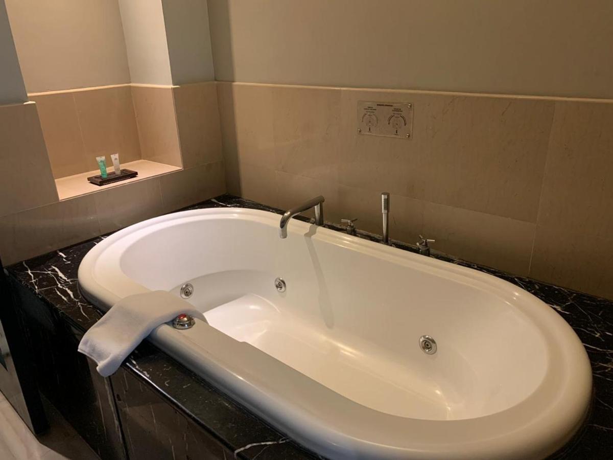 Surya Hotel & Cottages Prigen מראה חיצוני תמונה
