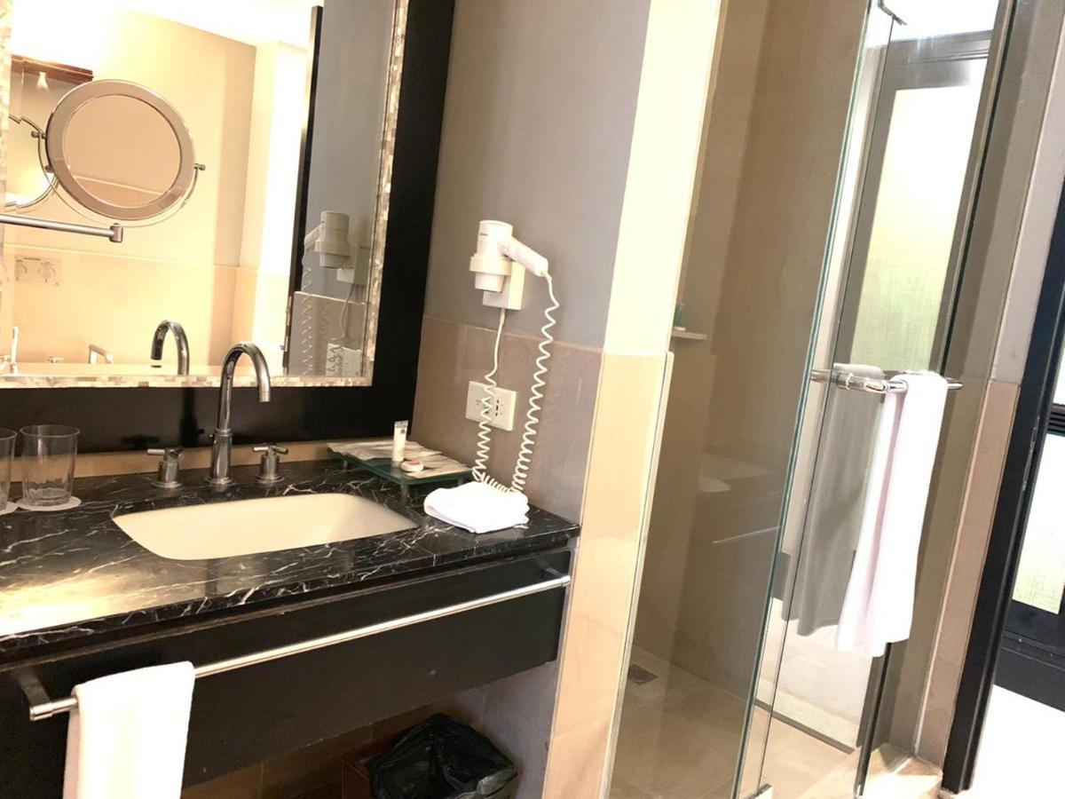 Surya Hotel & Cottages Prigen מראה חיצוני תמונה