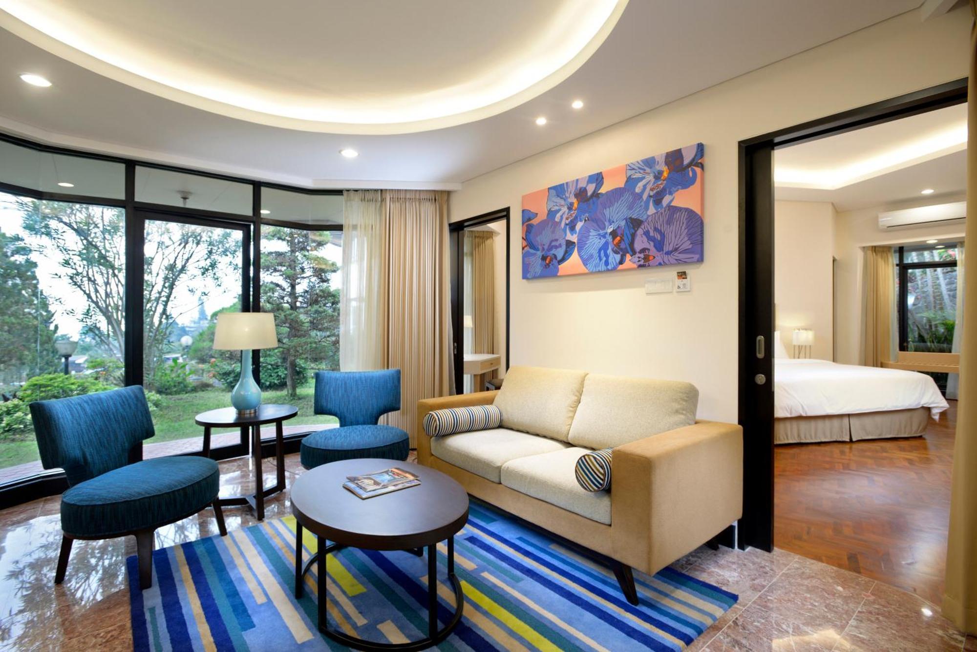 Surya Hotel & Cottages Prigen מראה חיצוני תמונה