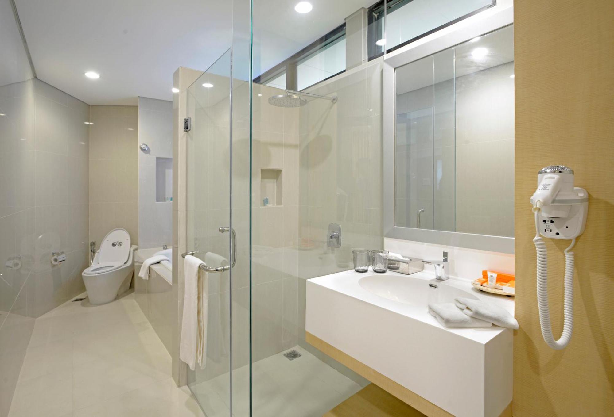 Surya Hotel & Cottages Prigen מראה חיצוני תמונה