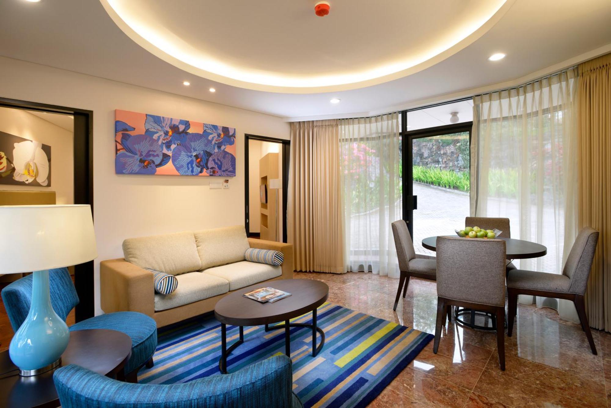 Surya Hotel & Cottages Prigen מראה חיצוני תמונה