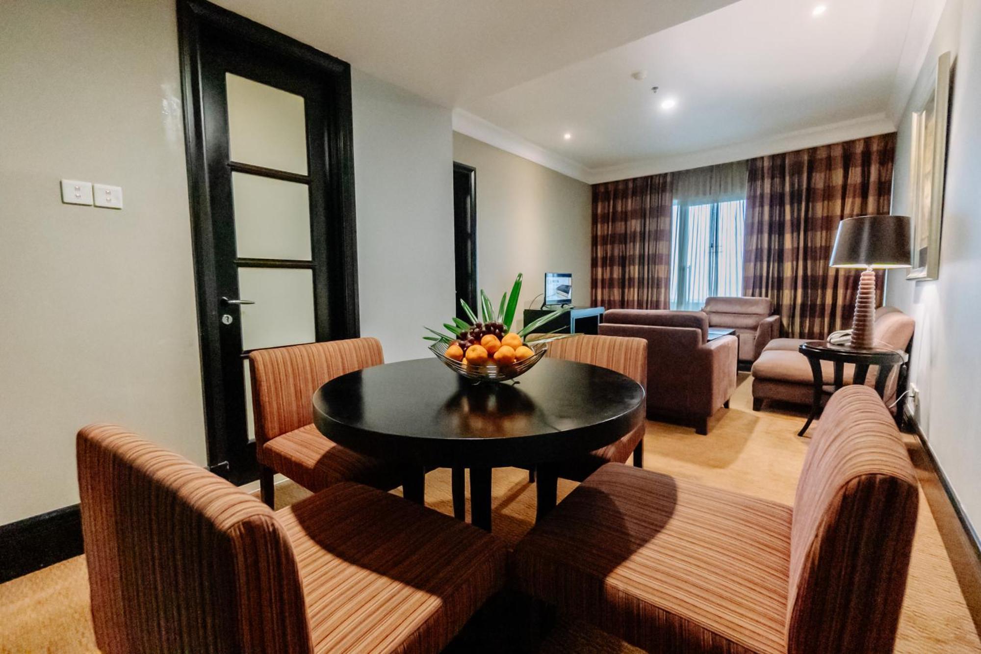 Surya Hotel & Cottages Prigen מראה חיצוני תמונה