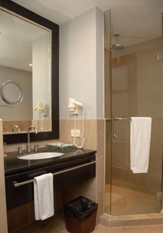 Surya Hotel & Cottages Prigen מראה חיצוני תמונה