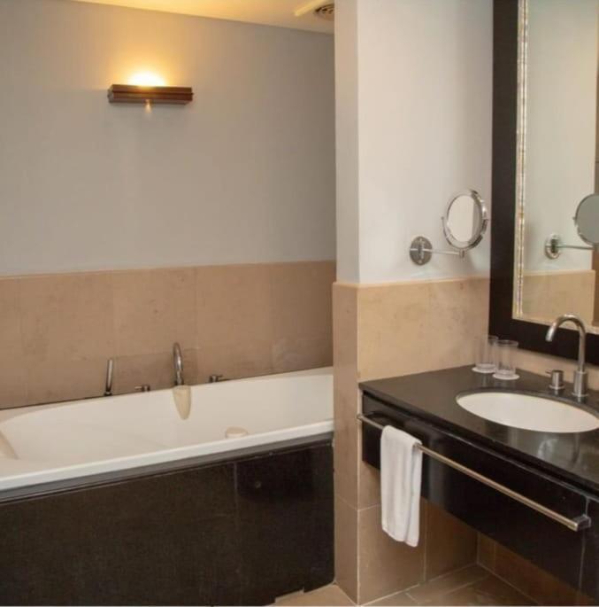 Surya Hotel & Cottages Prigen מראה חיצוני תמונה