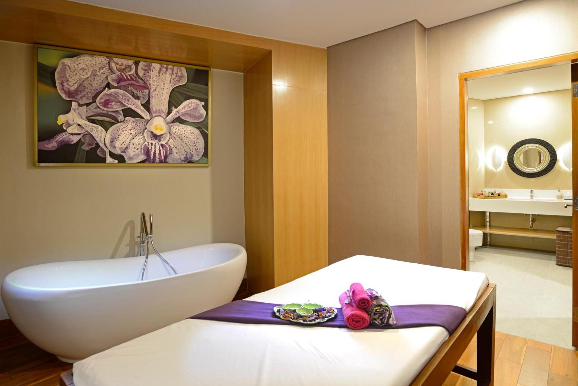 Surya Hotel & Cottages Prigen מראה חיצוני תמונה