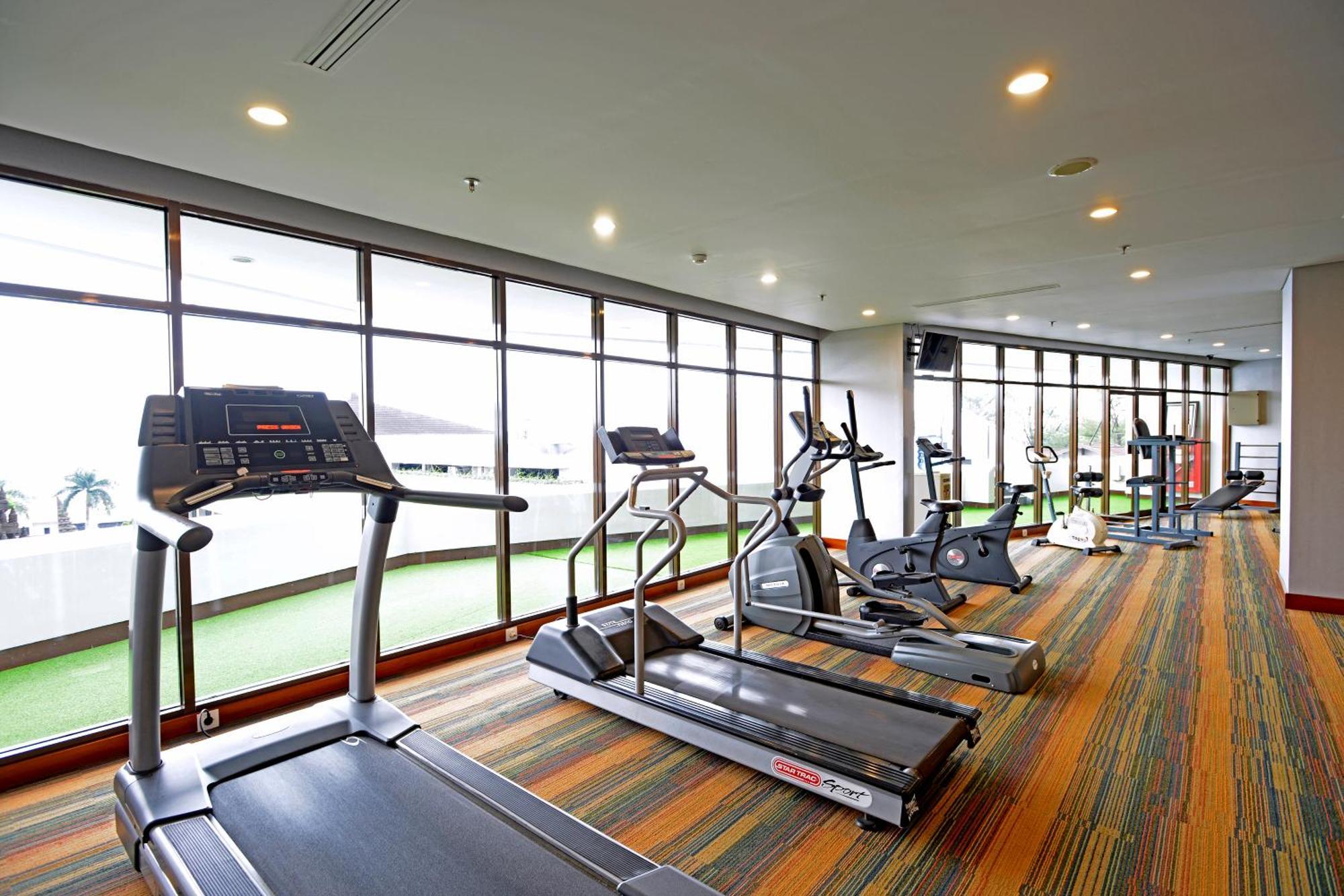 Surya Hotel & Cottages Prigen מראה חיצוני תמונה