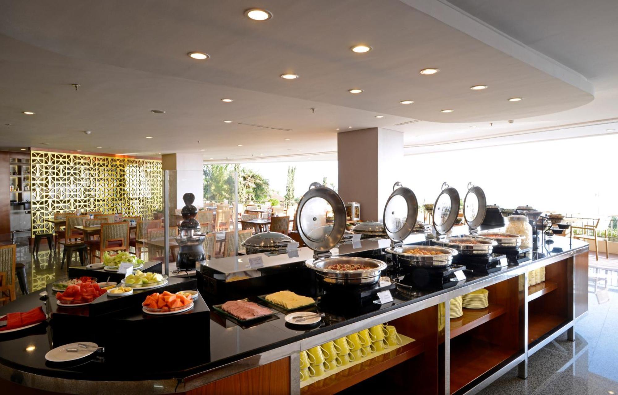 Surya Hotel & Cottages Prigen מראה חיצוני תמונה