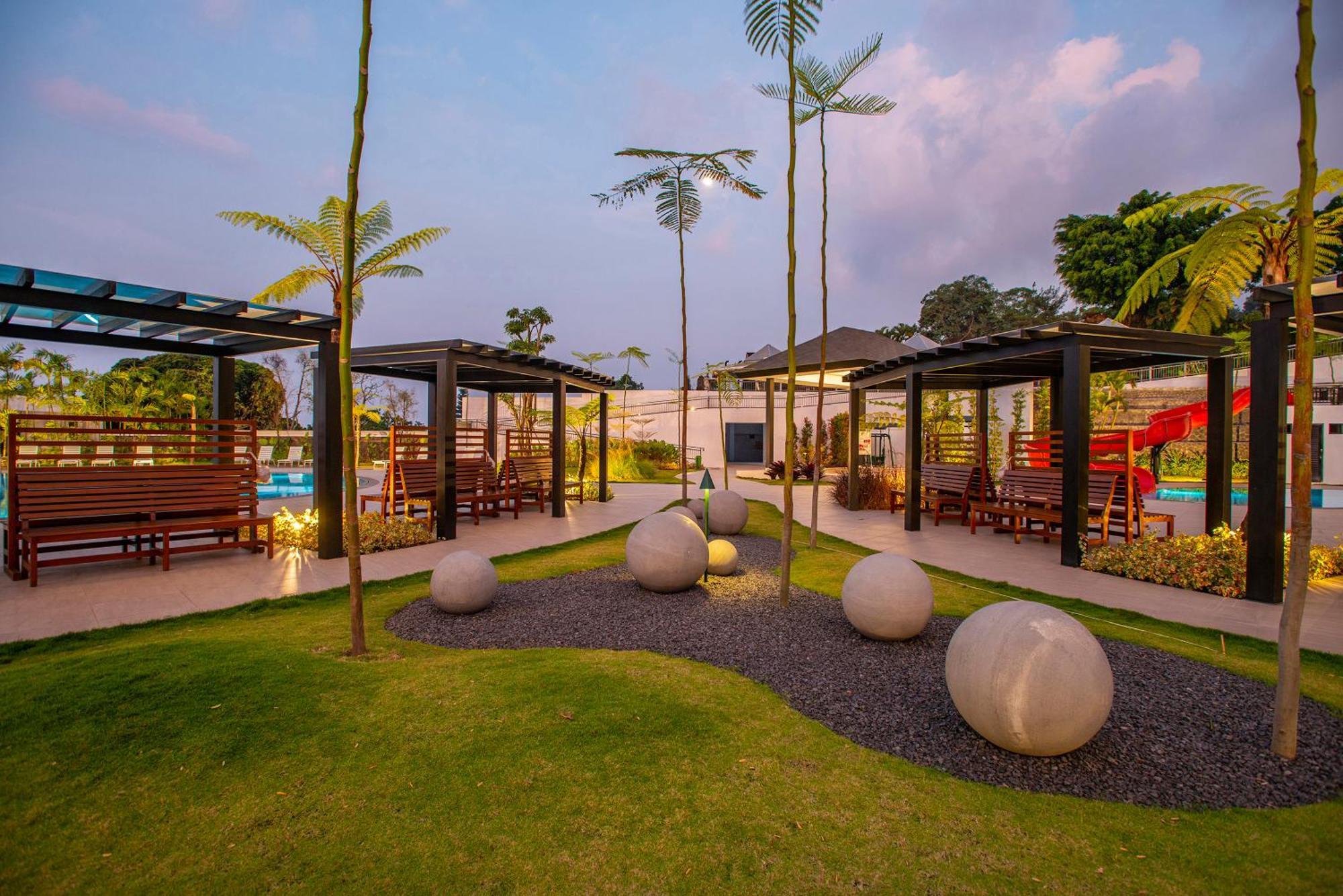 Surya Hotel & Cottages Prigen מראה חיצוני תמונה