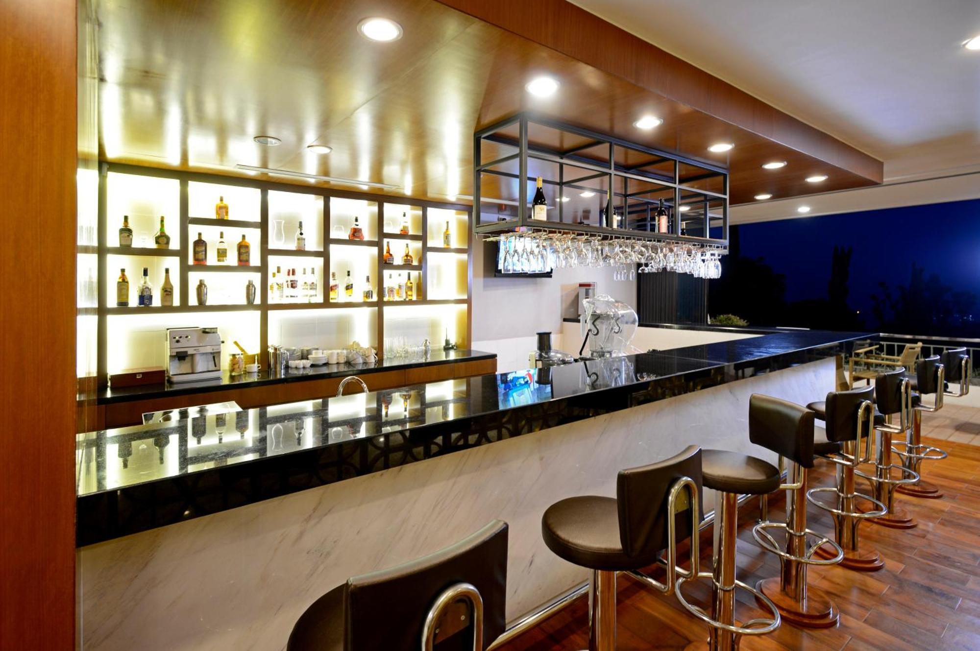 Surya Hotel & Cottages Prigen מראה חיצוני תמונה