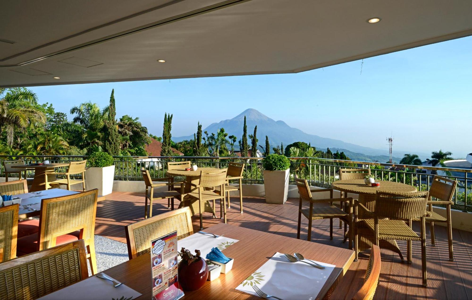 Surya Hotel & Cottages Prigen מראה חיצוני תמונה