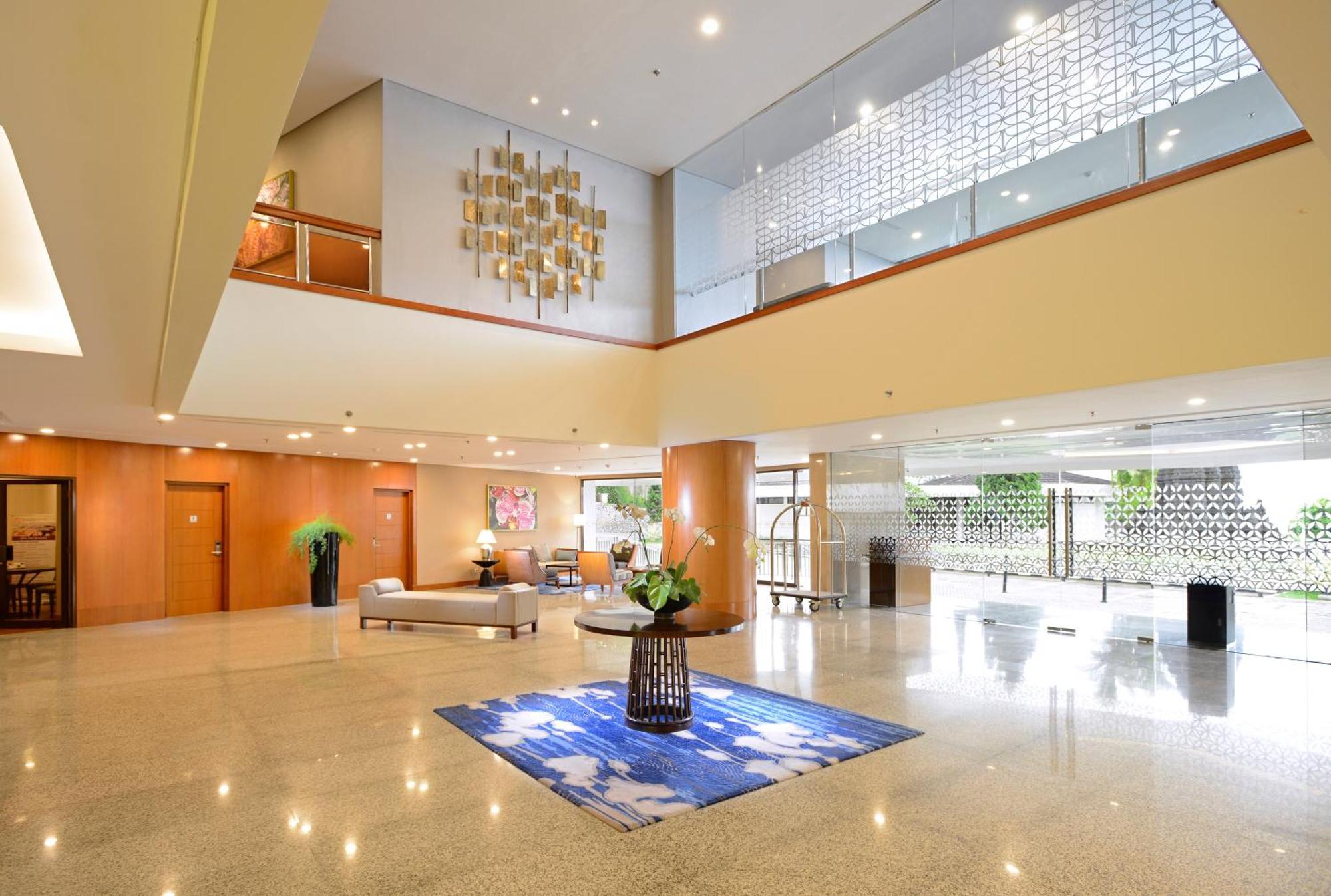 Surya Hotel & Cottages Prigen מראה חיצוני תמונה