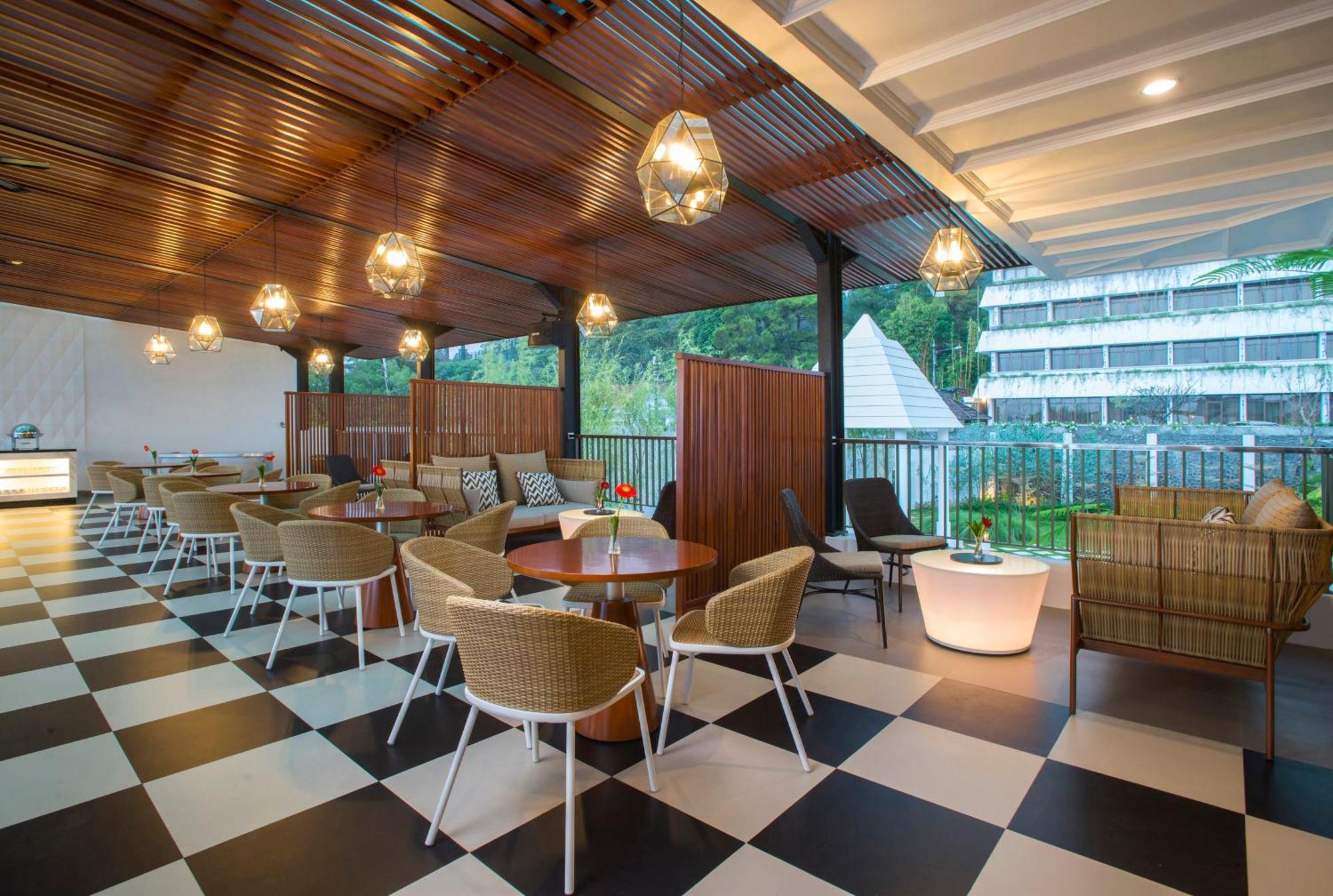 Surya Hotel & Cottages Prigen מראה חיצוני תמונה