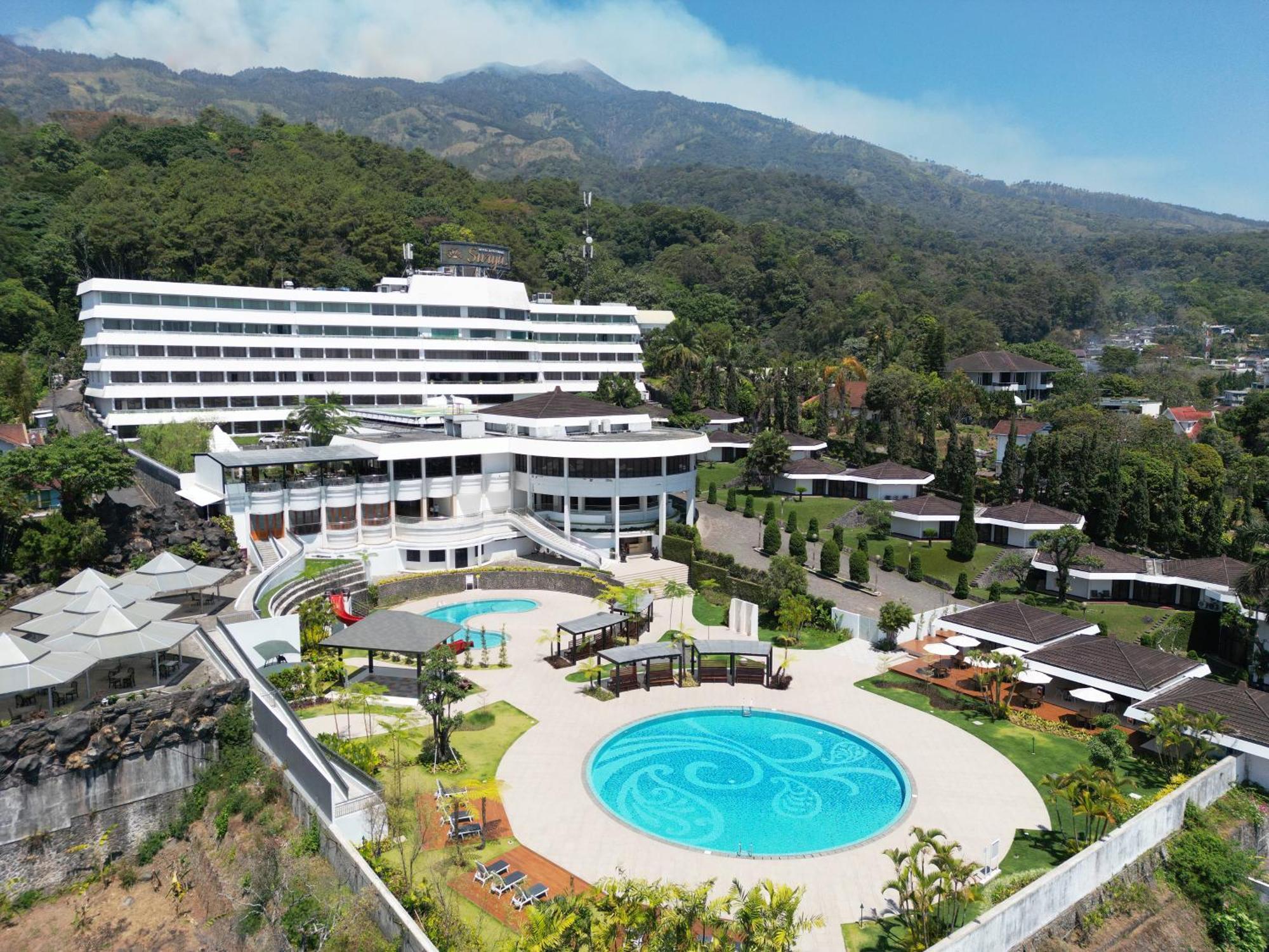 Surya Hotel & Cottages Prigen מראה חיצוני תמונה