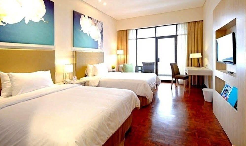 Surya Hotel & Cottages Prigen מראה חיצוני תמונה